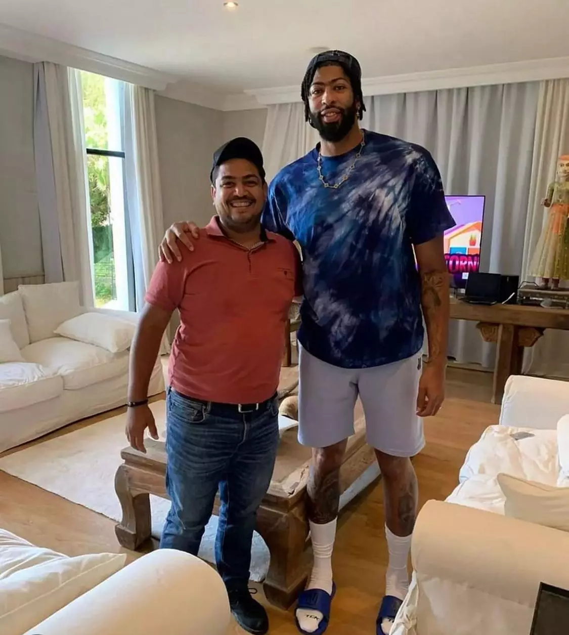 Anthony Davis visita la tierra de los padres de su esposa dominicana