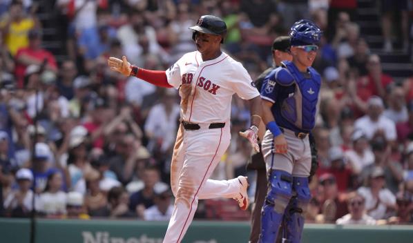 Largo cuadrangular de Devers rompe una silla del jardín derecho; Medias Rojas superan a Reales, 5-4