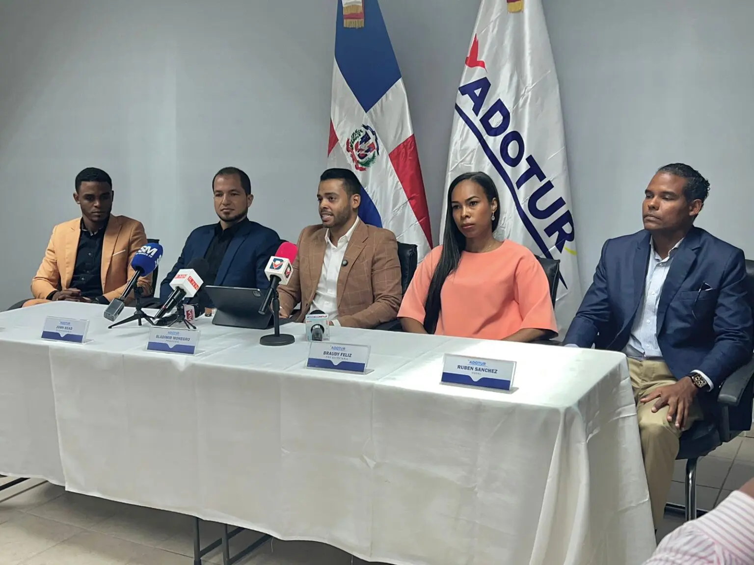 ADOTUR rechaza acciones fraudulentas de agencia “De Vacaciones en RD”