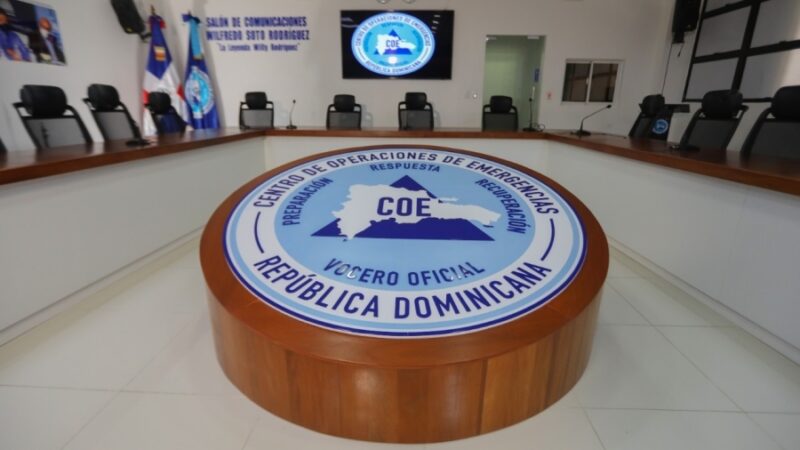 COE emite alerta verde para nueve provincias por activa onda tropical