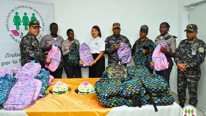 Aseopna realiza entrega de mochilas con útiles escolares en la Dirección Regional SDO